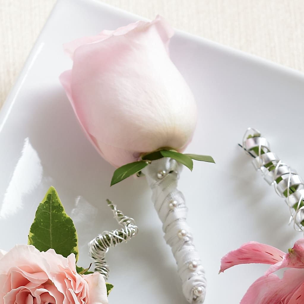 Pink Rose Boutonniere – HEART LAKE FLOWERS & GIFTS, Brampton ON
