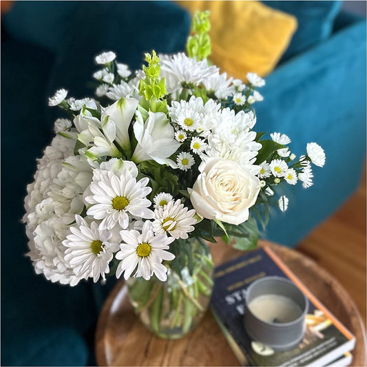 Classic Ivory – A Florist Original – HEART LAKE FLOWERS & GIFTS, Brampton ON