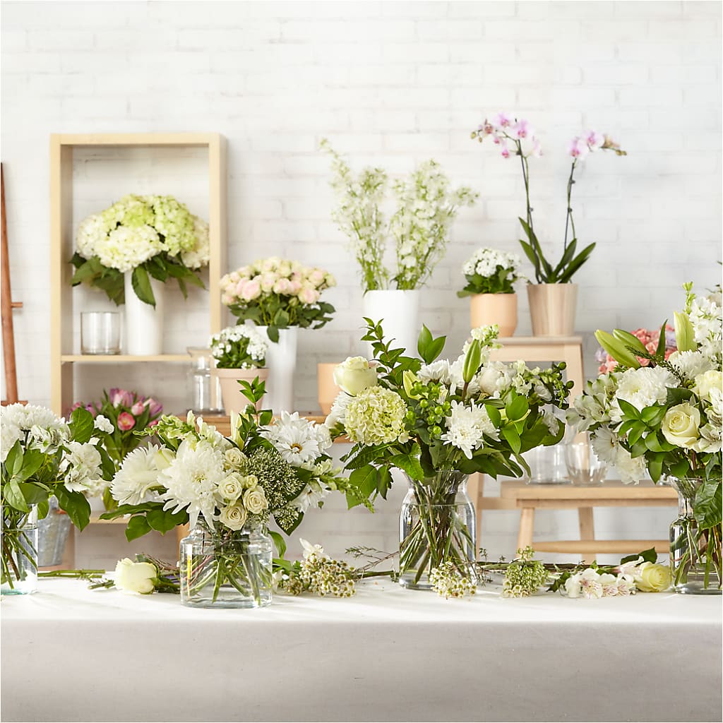 Classic Ivory – A Florist Original – HEART LAKE FLOWERS & GIFTS, Brampton ON