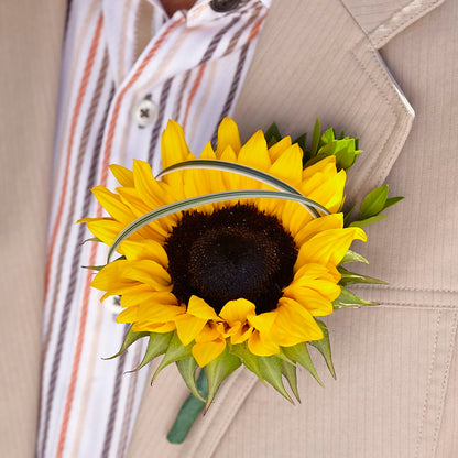 Free Spirit Boutonniere – HEART LAKE FLOWERS & GIFTS, Brampton ON